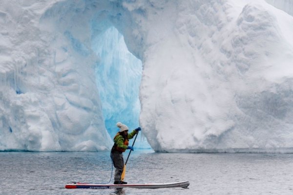 Stand up Paddelling in the Antarctica 10