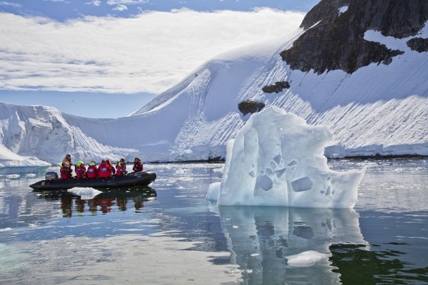 Zodiac tours in Antarctica Zodiac tours in Antarctica