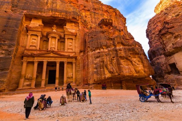 Visit Jordan in Petra Visit Jordan in Petra
