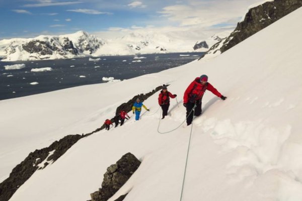 how to choose an Antarctic destination, blue icebergs how to choose an Antarctic destination, blue icebergs