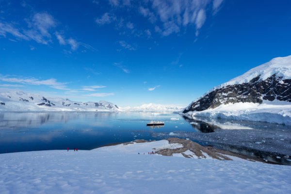 how to choose a perfect Antarctic adventure is to cruise with small ship how to choose a perfect Antarctic adventure is to cruise with small ship