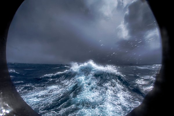 The Drake Passage connects the Atlantic and Pacific oceans. It takes around 48 hours to cross it by expedition ship, and two hours to fly right over it The Drake Passage connects the Atlantic and Pacific oceans. It takes around 48 h