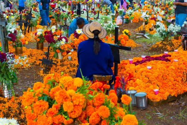 People accompanying their loved ones on the Day of the Dead. People accompanying their loved ones on the Day of the Dead.