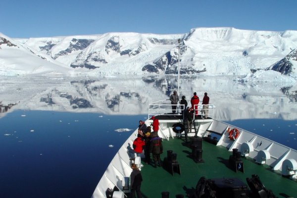 Cruise in Antarctica A cruise in Antarctica is always a good idea