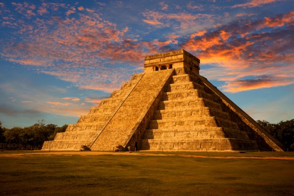 Chichen Itza, Mexico Mesoamerican step pyramid at Chichen Itza at sunset