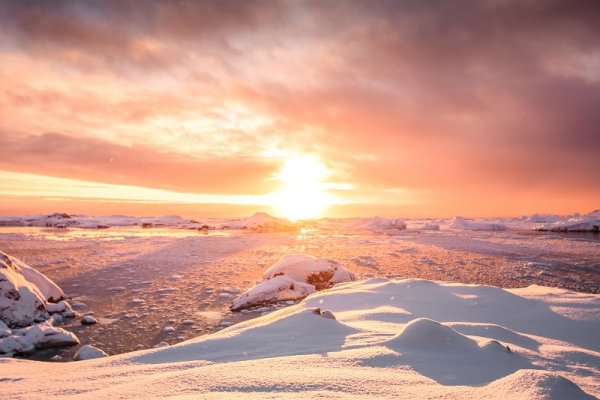 Stunning sunset in Antarctica Stunning sunset in Antarctica