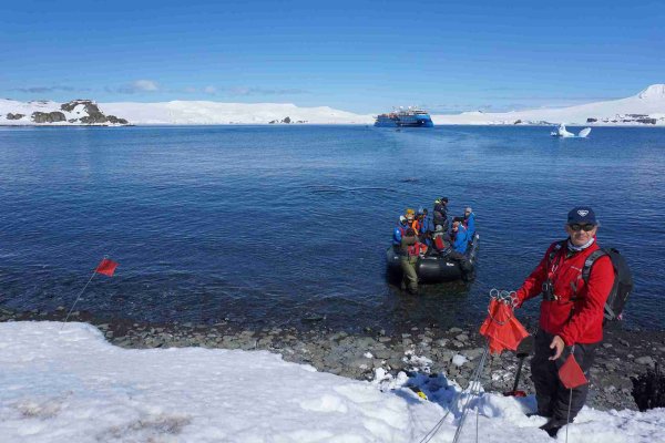 Antarctica cruise zodiac excursion Antarctica cruise zodiac excursion