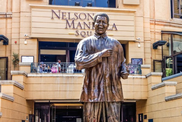 Nelson Mandela statue in Johannesburg, South Africa South Africa solo female travel - Nelson Mandela statue in Johannesburg