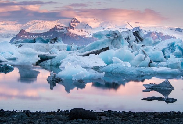 Jokulsarlon glacier lagoon, Iceland Jokulsarlon glacier lagoon, Iceland