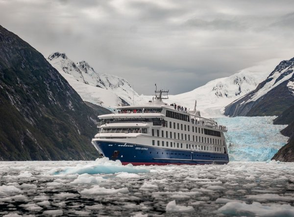 Ventus Australis cruise ship in Patagonia Ventus Australis cruise ship in Patagonia