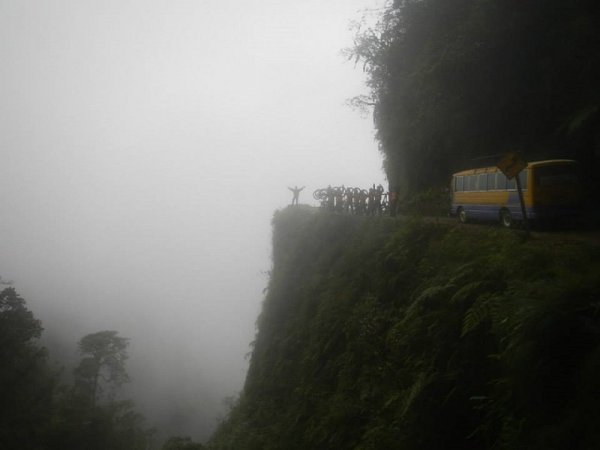 Cycle Death Road 389172 10151540541609079 1483362508 n 800