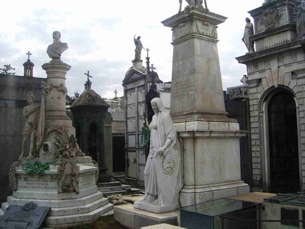 Experience the historic Recoleta Cemetery in BuenosAires Experience the historic Recoleta Cemetery in BuenosAires