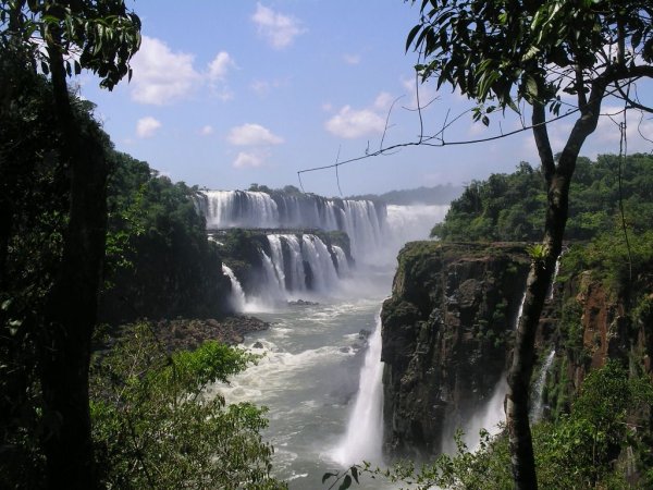 Discovering the Lower Circuit Walk of Iguazu Falls Discovering the Lower Circuit Walk of Iguazu Falls