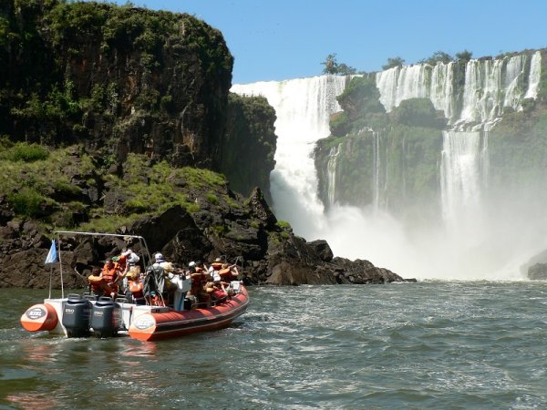 Boat tour to Iguazu Falls in Argentina Boat tour to Iguazu Falls in Argentina