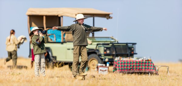 The best things to wear on safari – neutral colours, natural fibres, and a wide-brim hat to protect from the sun Family on Safari in Kenya