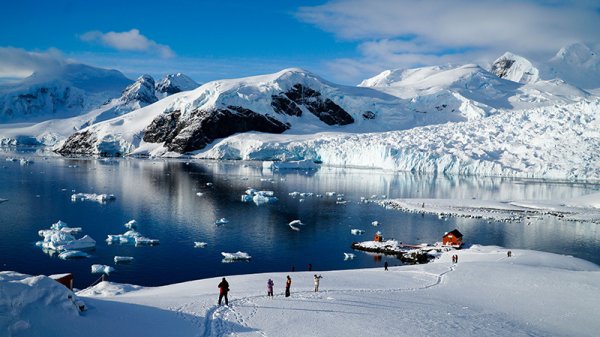 The Antarctica Peninsula is breathtaking all over – yet the further you travel, the more magical the landscapes The Antarctica Peninsula is breathtaking all over – yet the further you travel,