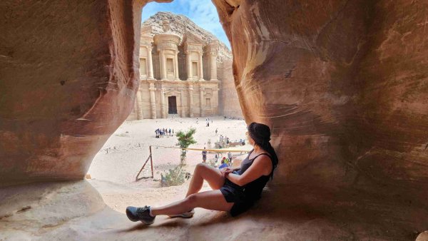 Travel to Jordan and explore the ancient Petra Travel to Jordan and explore the ancient Petra
