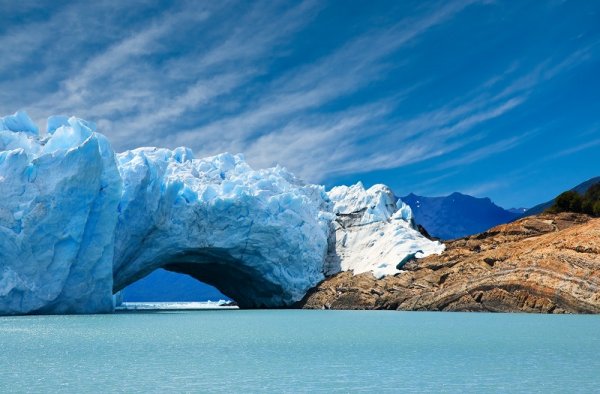 Ice bridge shutterstock 25151518By elnavegante 800